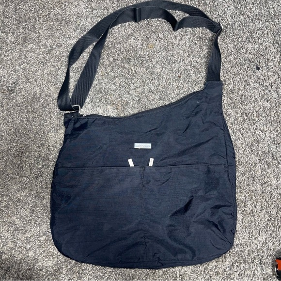 Baggallini Handbags - Baggallini Black Everyday Shoulder Crossbody Bag